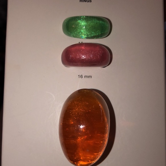 Zara 3PC Chunky Acrylic Ring Set Green, Purple & Amber 2 Size 5.5 1 Size 7 NWT - Picture 15 of 15
